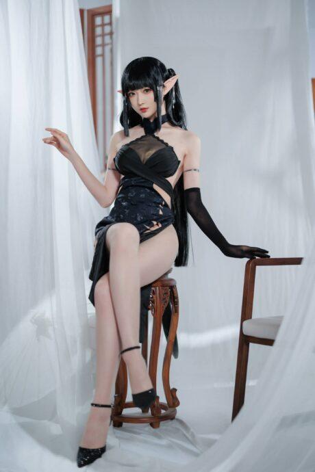 小南宫旗袍版森蚺COS：演绎明日方舟蛇女神的性感与霸气