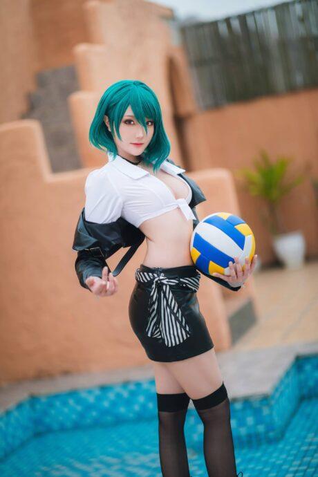 性感与力量并存：瓜希酱cos死或生·环姐的夏日必杀魅力