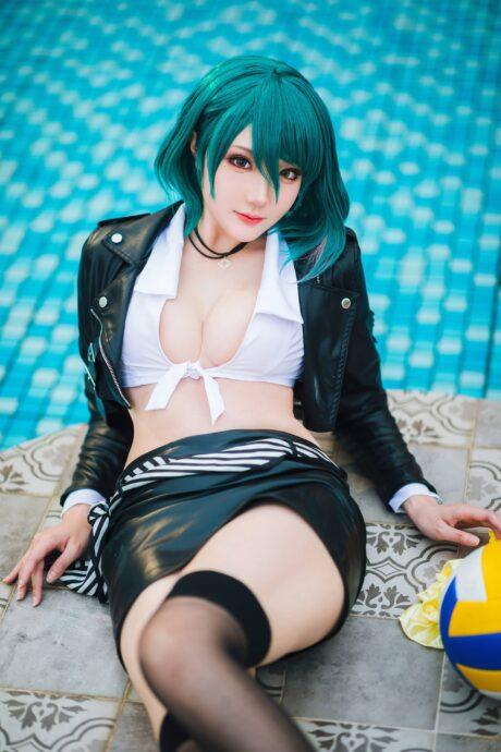 性感与力量并存：瓜希酱cos死或生·环姐的夏日必杀魅力