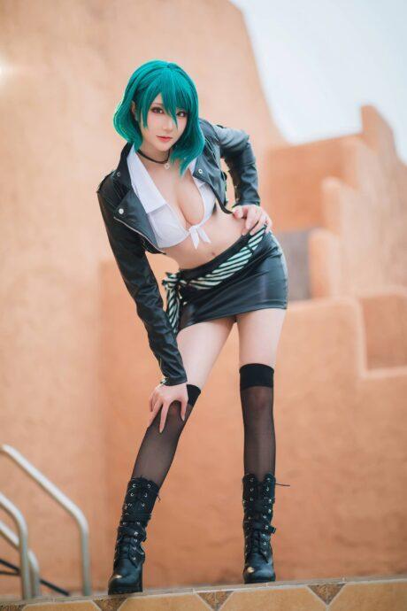 性感与力量并存：瓜希酱cos死或生·环姐的夏日必杀魅力