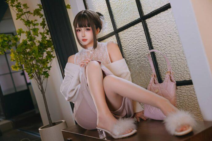 日奈娇原创COS：演绎下属的太太的细腻气质与都市情感