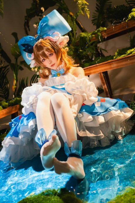 明日方舟星之迟迟COS：演绎艾雅法拉的甜美可爱与灵动感