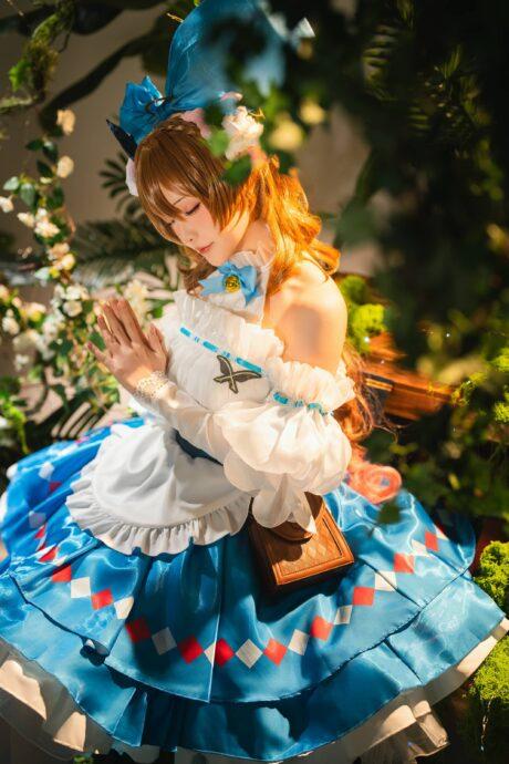 明日方舟星之迟迟COS：演绎艾雅法拉的甜美可爱与灵动感