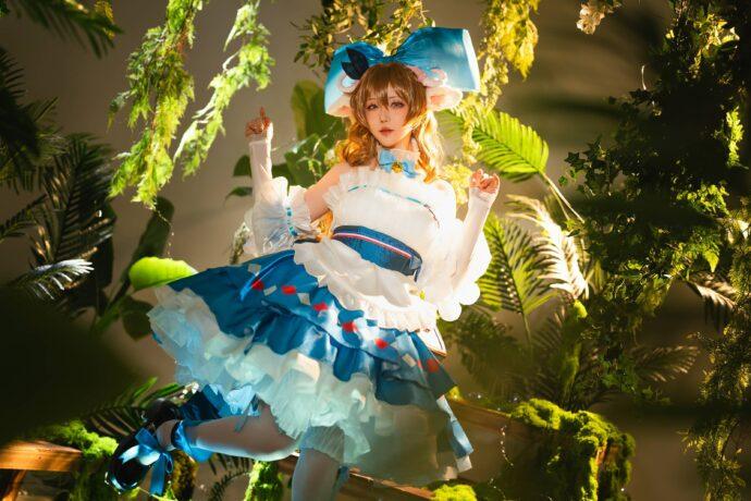 明日方舟星之迟迟COS：演绎艾雅法拉的甜美可爱与灵动感