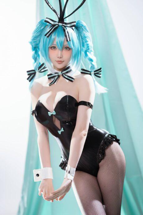 星之迟迟兔女郎COS：演绎虚拟偶像初音未来的性感与可爱
