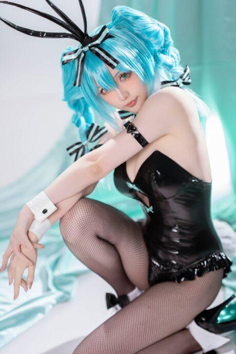 星之迟迟兔女郎COS：演绎虚拟偶像初音未来的性感与可爱