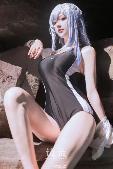 星穹铁道·小南宫COS：镜流冰蓝长发+竞技泳衣飒爽封神