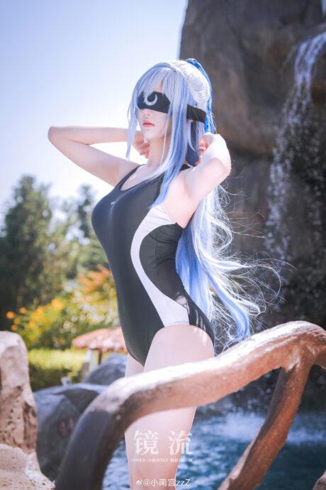 星穹铁道·小南宫COS：镜流冰蓝长发+竞技泳衣飒爽封神
