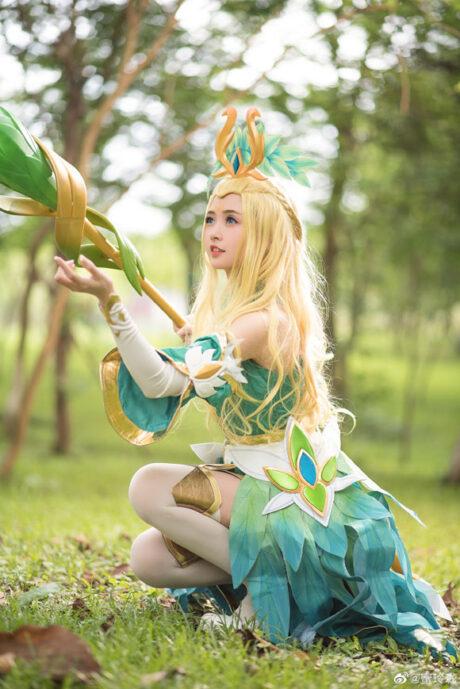 蜜玲珑王昭君COS：演绎王者荣耀精灵公主的高贵与灵动