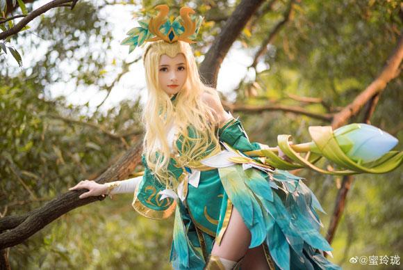 蜜玲珑王昭君COS：演绎王者荣耀精灵公主的高贵与灵动