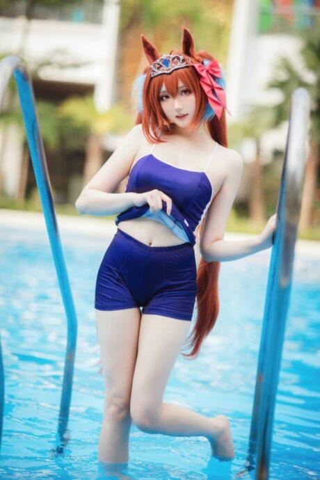赛马娘瓜希酱COS：诠释泳装版大和赤骥的性感与青春美丽