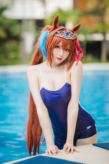 赛马娘瓜希酱COS：诠释泳装版大和赤骥的性感与青春美丽