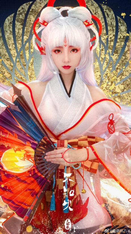 走路摇ZLY不知火COS：演绎阴阳师性感妖姬的魅惑与神秘