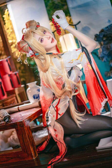 交错战线阿包也是兔娘COS：展现咎瓦尤斯的战场魅力与柔情
