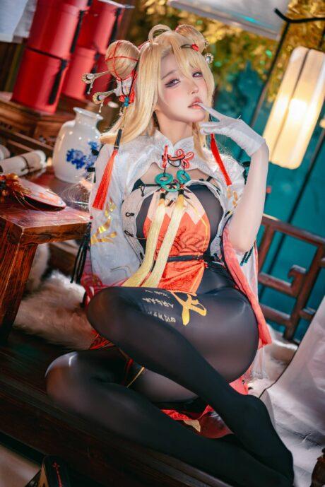 交错战线阿包也是兔娘COS：展现咎瓦尤斯的战场魅力与柔情