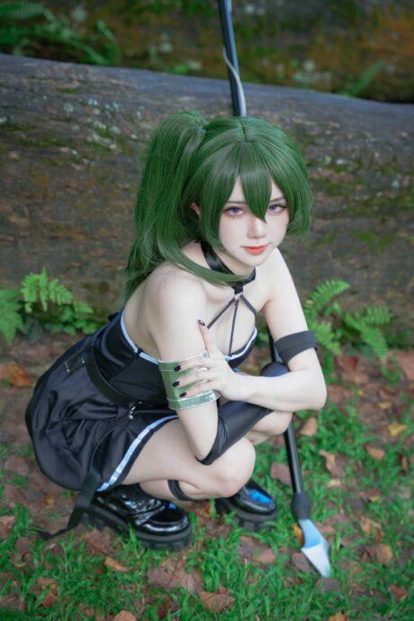 冷艳与魅惑并存：Sally Dorasnow葬送的芙莉莲尤贝尔COS