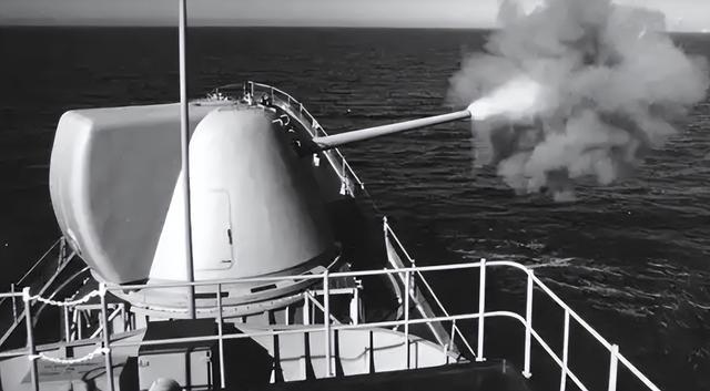 威力离谱的203mm舰炮，用空包弹击穿战舰装甲，为何最后遭弃用？