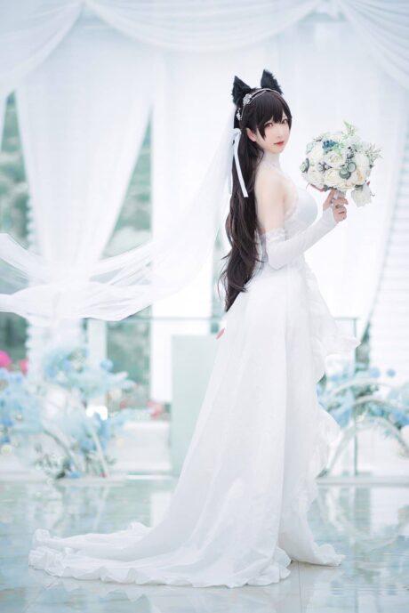 小南宫爱宕COS：演绎碧蓝航线婚纱版舰娘的温柔与诱惑
