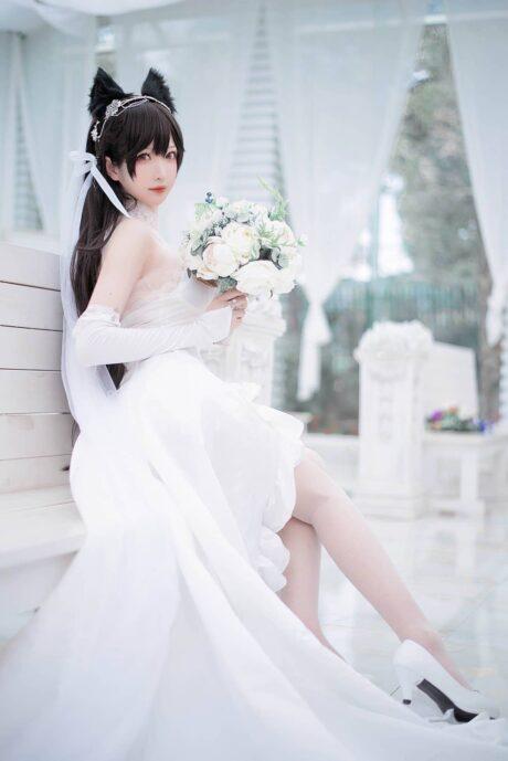 小南宫爱宕COS：演绎碧蓝航线婚纱版舰娘的温柔与诱惑
