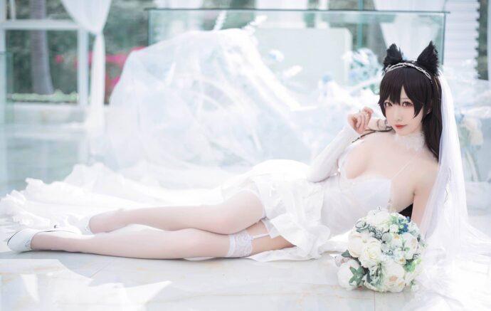 小南宫爱宕COS：演绎碧蓝航线婚纱版舰娘的温柔与诱惑