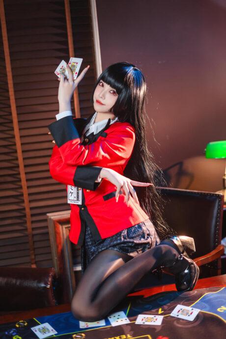 狂赌之渊蜜汁猫裘COS：演绎蛇喰梦子的沉迷赌博与致命魅力