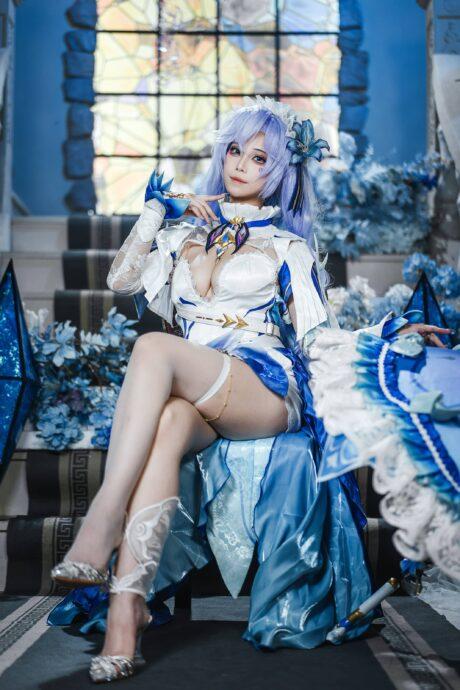 翡萨烈家主的神秘魅力：蜜汁猫裘cos坎特蕾拉的致命之美