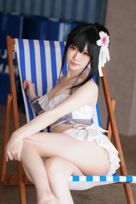 角色重生：Sally Dorasnow性感泳装COS与蒂法的夏日邂逅