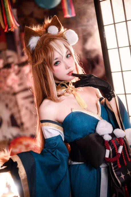 阿包也是兔娘希娜小姐COS：诠释原神虚构女神的性感与优雅