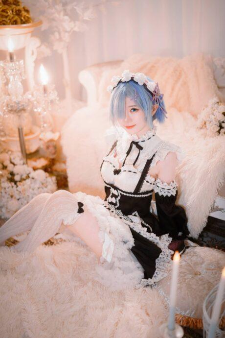 Sally Dorasnow蕾姆COS：温柔与魔力并存的异世界梦幻之美