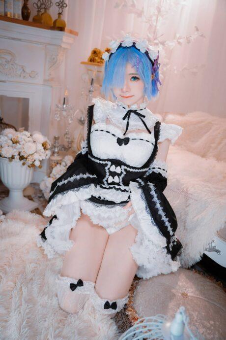 Sally Dorasnow蕾姆COS：温柔与魔力并存的异世界梦幻之美