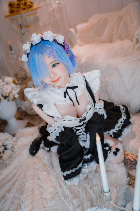 Sally Dorasnow蕾姆COS：温柔与魔力并存的异世界梦幻之美