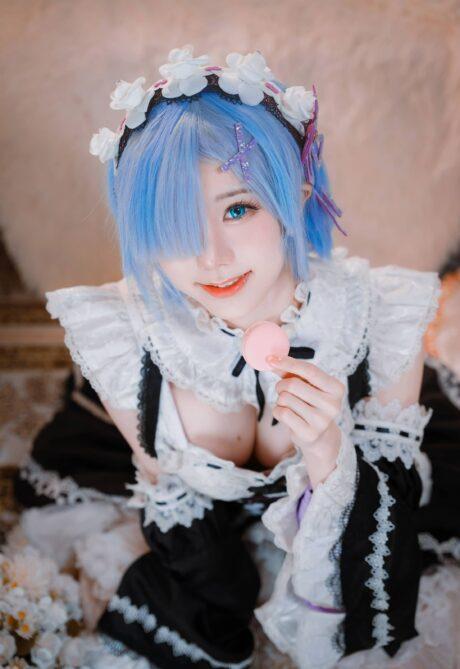 Sally Dorasnow蕾姆COS：温柔与魔力并存的异世界梦幻之美