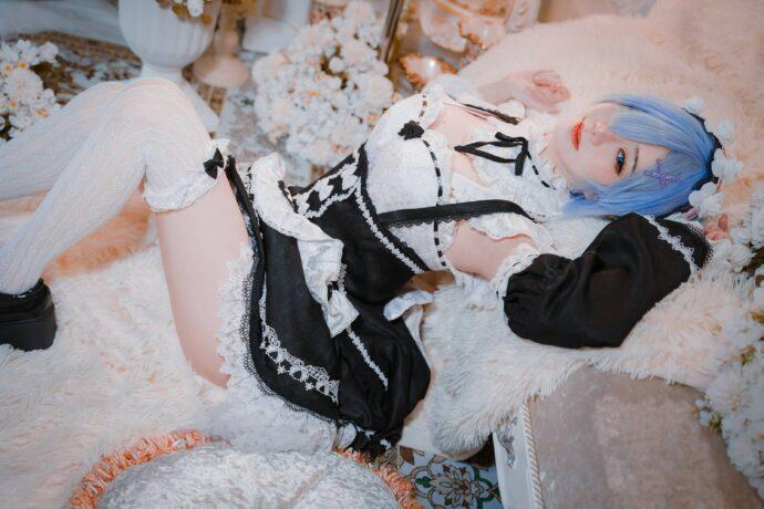 Sally Dorasnow蕾姆COS：温柔与魔力并存的异世界梦幻之美