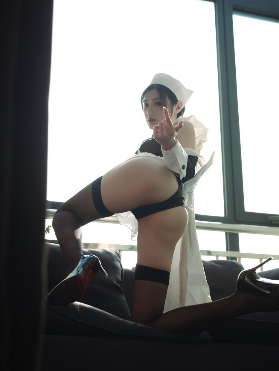 一米八的大梨子 吊带袜女仆