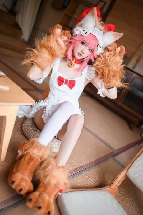 从虚拟到现实：阿包也是兔娘COS玉藻前女仆的温柔与魅力