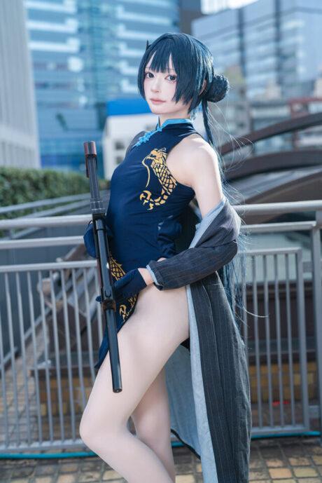 优雅与威严的化身：Teteno龙华妃咲cos惊艳亮相池袋阳光城