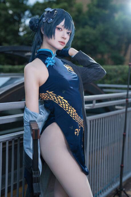 优雅与威严的化身：Teteno龙华妃咲cos惊艳亮相池袋阳光城