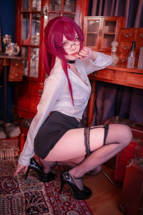 崩坏星穹铁道cos系列：Sally Dorasnow卡芙卡COS职场女王