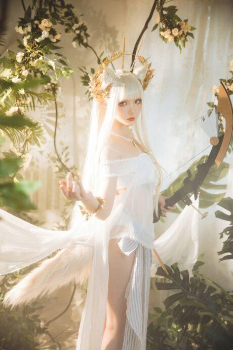 明日方舟瓜希酱COS：完美演绎泳装版白金的优雅与冷酷