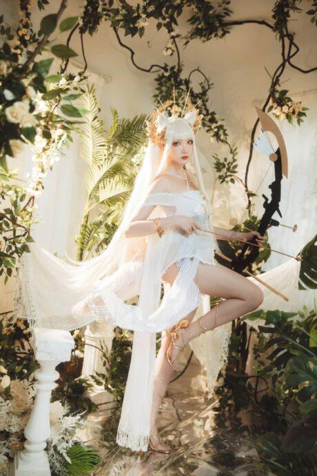 明日方舟瓜希酱COS：完美演绎泳装版白金的优雅与冷酷
