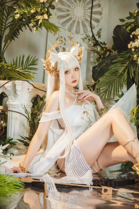 明日方舟瓜希酱COS：完美演绎泳装版白金的优雅与冷酷