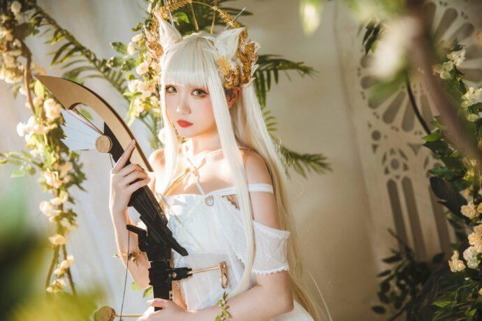 明日方舟瓜希酱COS：完美演绎泳装版白金的优雅与冷酷