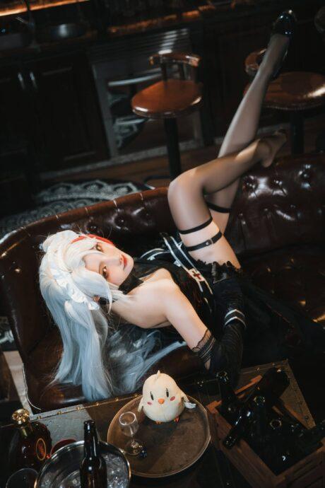 碧蓝航线cos系列：瓜希酱欧根亲王COS性感漂亮沉醉于夜