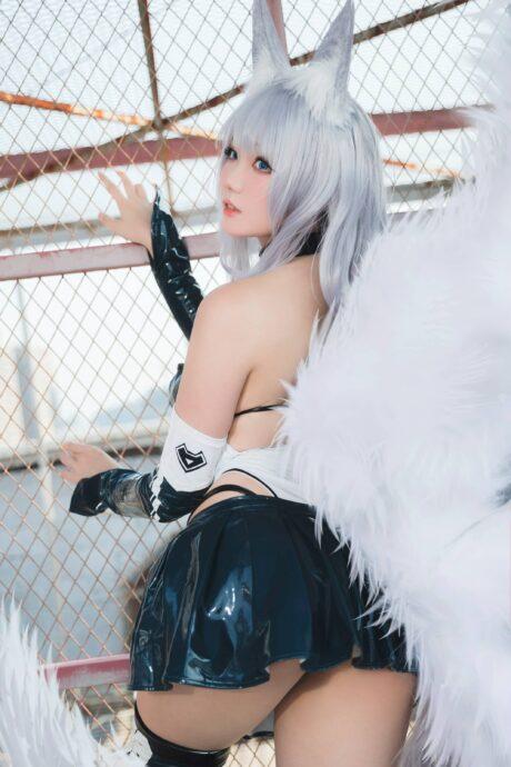 碧蓝航线信浓COS：瓜希酱演绎赛车风情，优雅与热情共舞