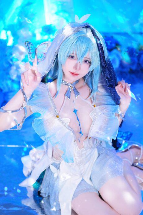 蓝色梦境中的守护者：Sally Dorasnow深情诠释守岸人COS