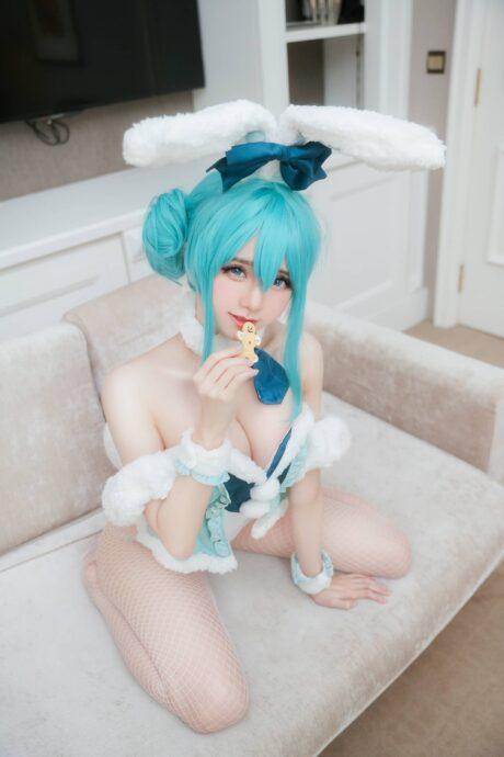 虚拟偶像cos系列：Sally Dorasnow初音未来COS性感兔女郎