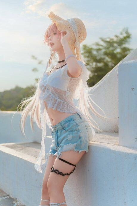 鸣潮cos系列：Shika小鹿鹿长离COS沉醉爱琴海的浪漫