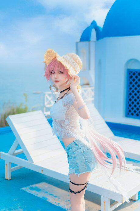 鸣潮cos系列：Shika小鹿鹿长离COS沉醉爱琴海的浪漫