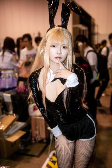 namyau藍幽喜多川海梦COS：兔女郎造型惊艳亮相ACGHK2025