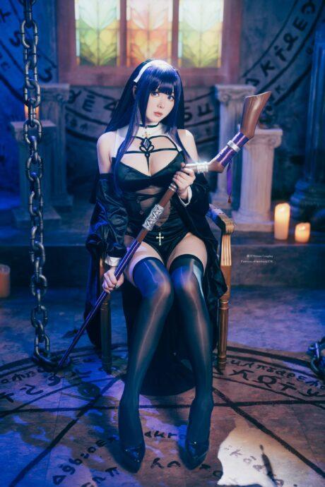 丝袜修女性感登场：霜月shimo演绎葬送的芙莉莲菲伦COS